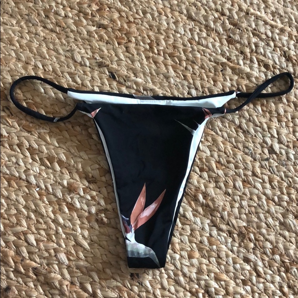 NWOT TEE INK bikini bottom